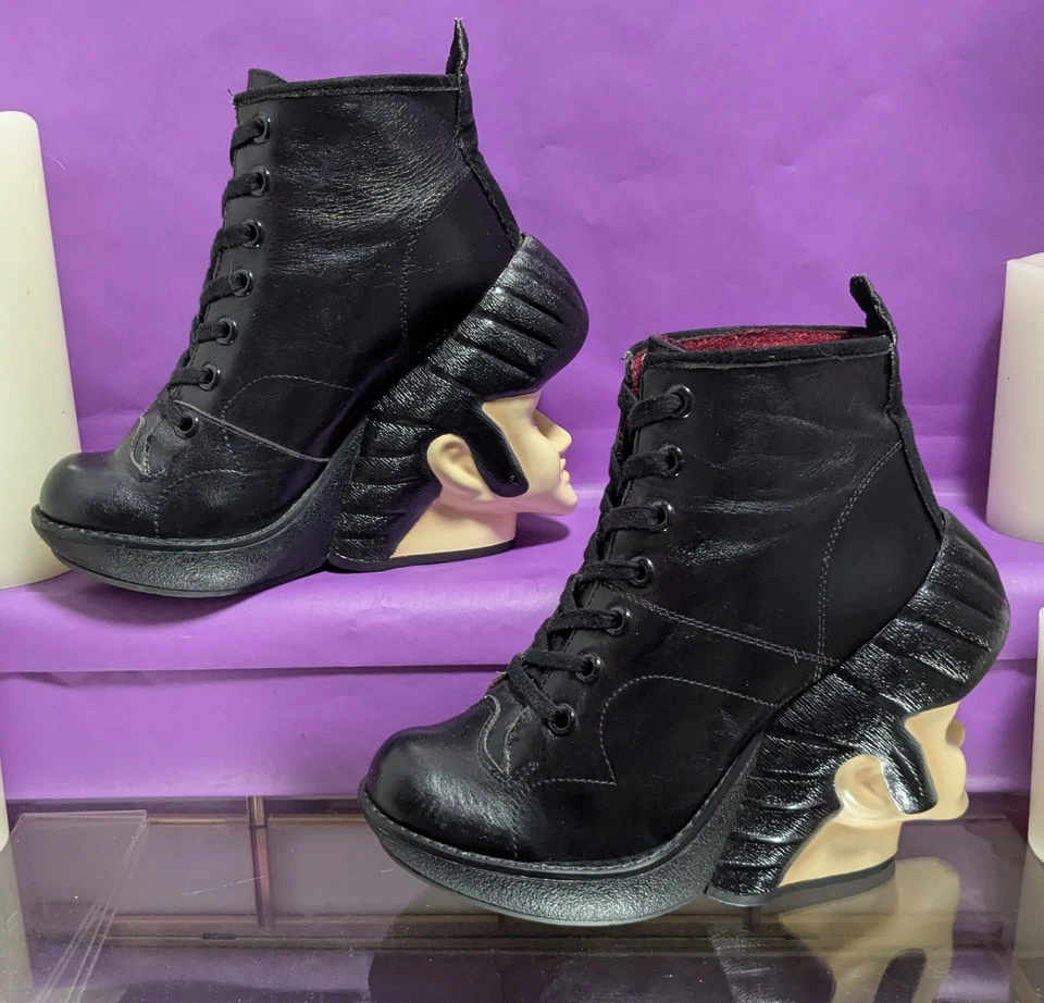 Botín de cuña Irregular Choice Elvis HeartBreak para mujer 40 negro SUPER RARO 😍 Foto 2 de 4