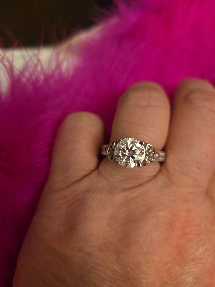 VVS1 Brilliant White Round Moissanite 925 Sterling Silver Ring Size 8.5 - Image 4 of 4