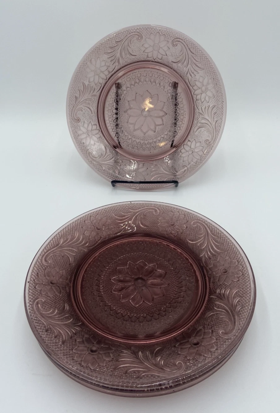 Vintage Tiara 4 Sandwich Indian Glass Purplish Floral 8.5" Desert Plate GUC