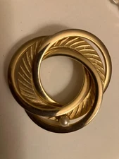 vintage estate  gold tone circle of life scarf clip