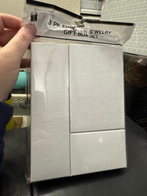 Regent 3ct. Embossed Paper Jewelry Gift Box Set White New!!!