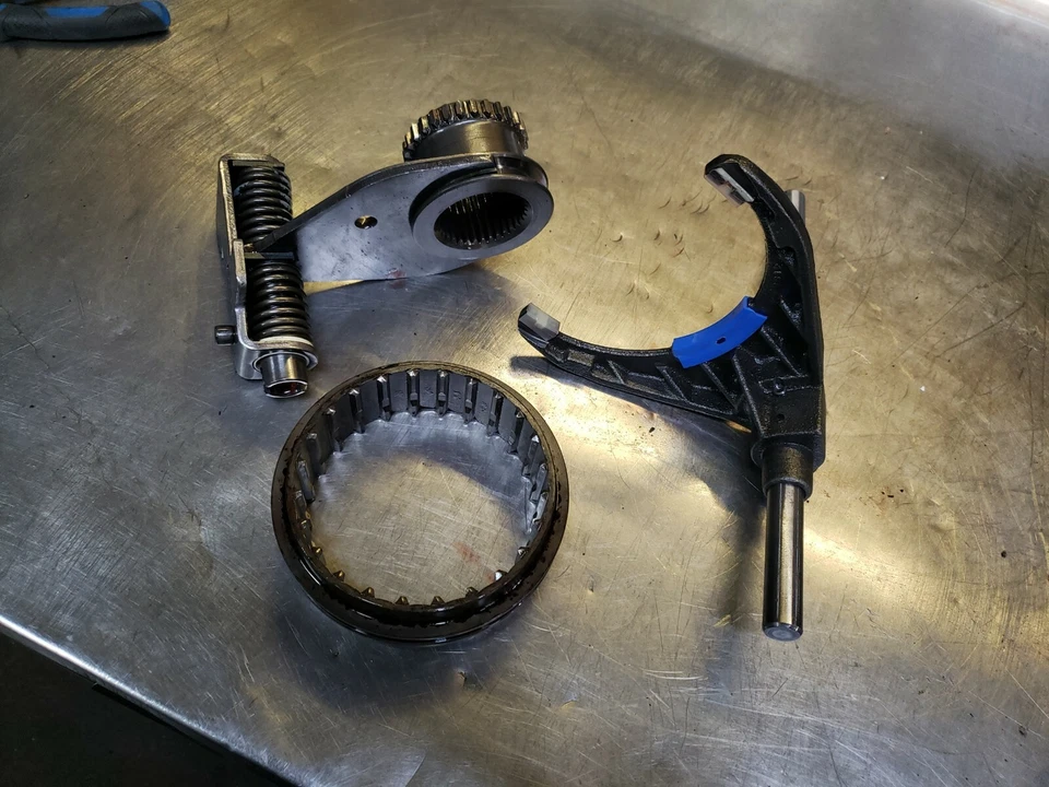 2004 F250 Transfer Case Fork Shifter Assembly OEM (BIN 311) - Image 4 of 4