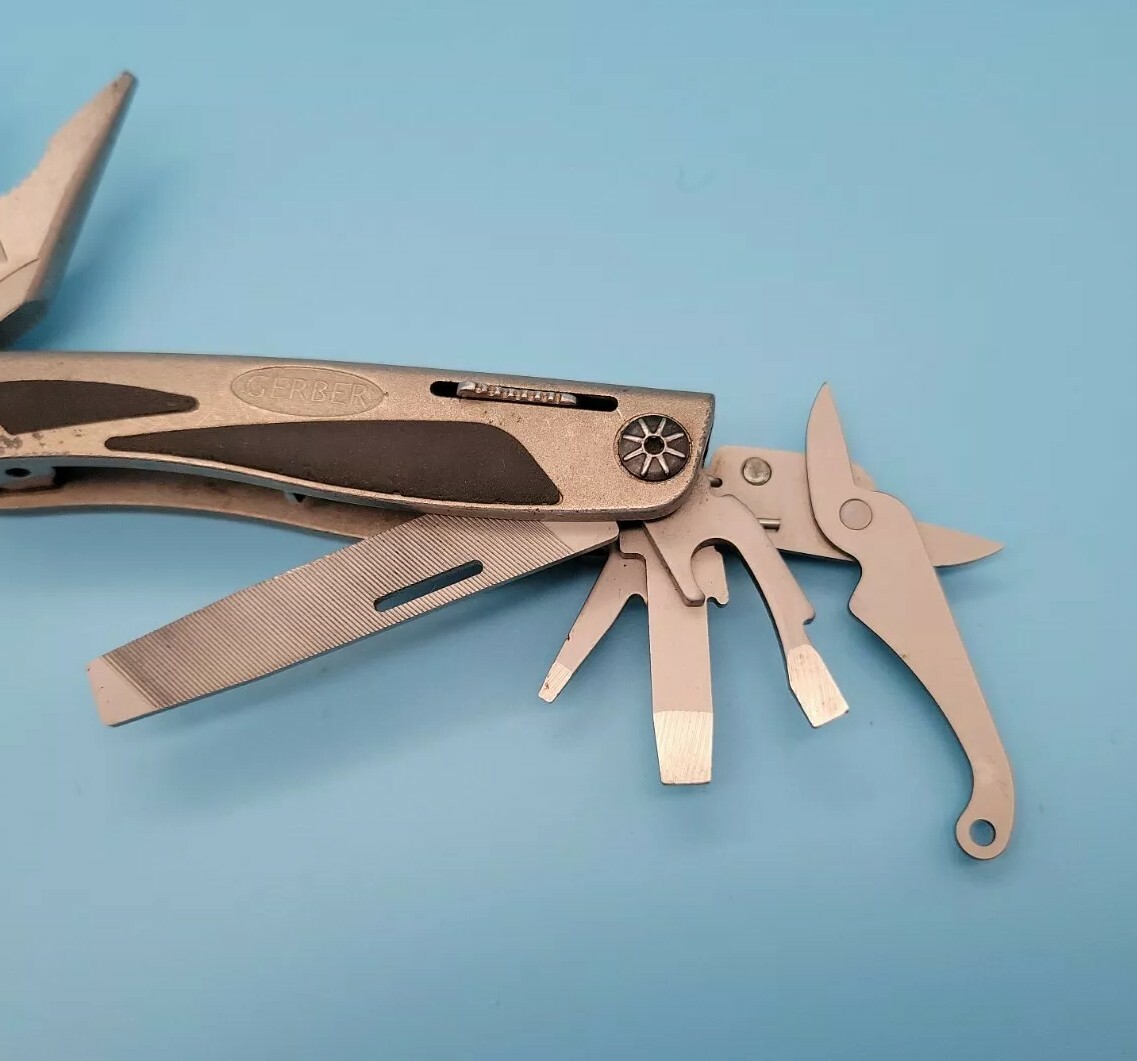 GERBER 800 MULTI TOOL LEGEND MULTI-PLIER: CARBIDE CUTTERS PLIERS