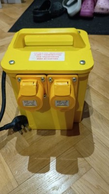 Carroll & Meynell 3000VA Intervall-Trenntransformator 230V/110V