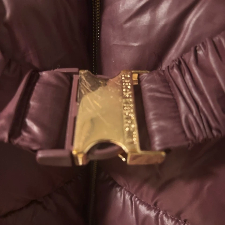 Chaqueta acolchada borgoña para niñas jóvenes sudadera con capucha de piel sintética talla 14 de Michael Kors Foto 3 de 4