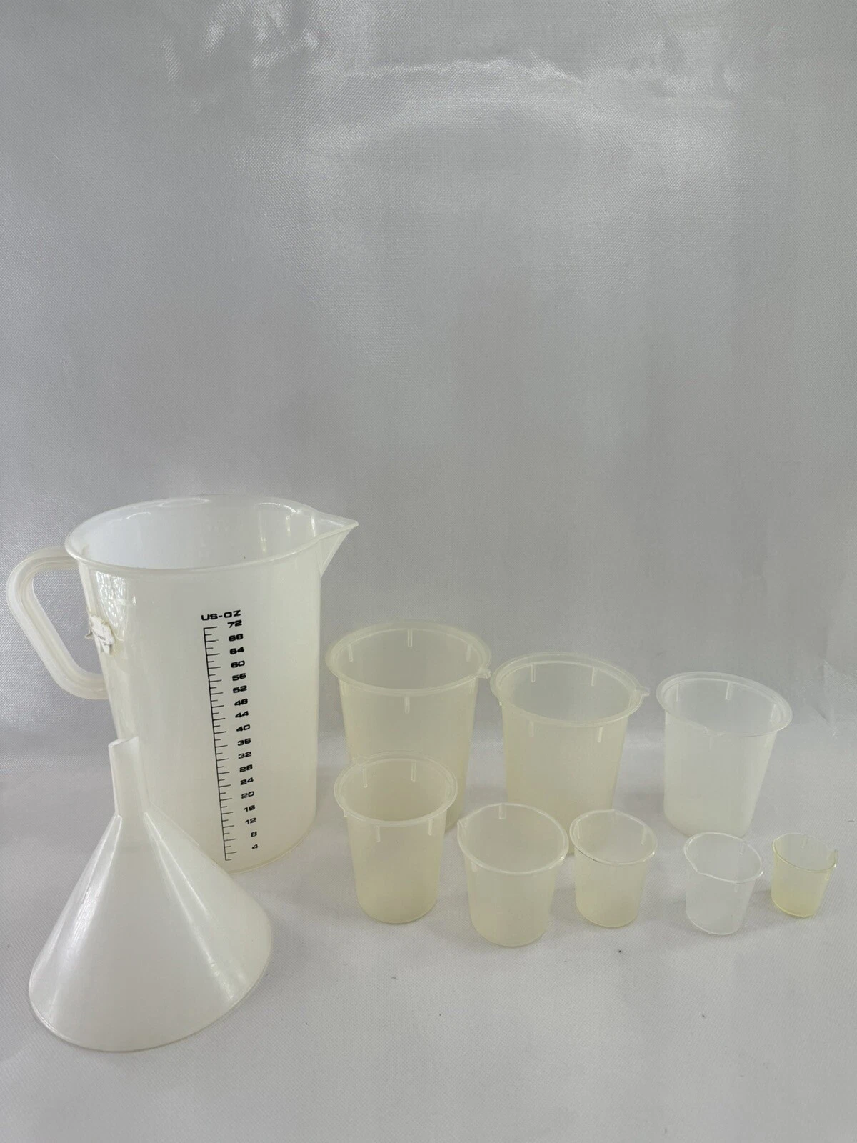 Lot Of 10pcs Convenient Container Laboratory Measuring Cup Stackable + Funnel
