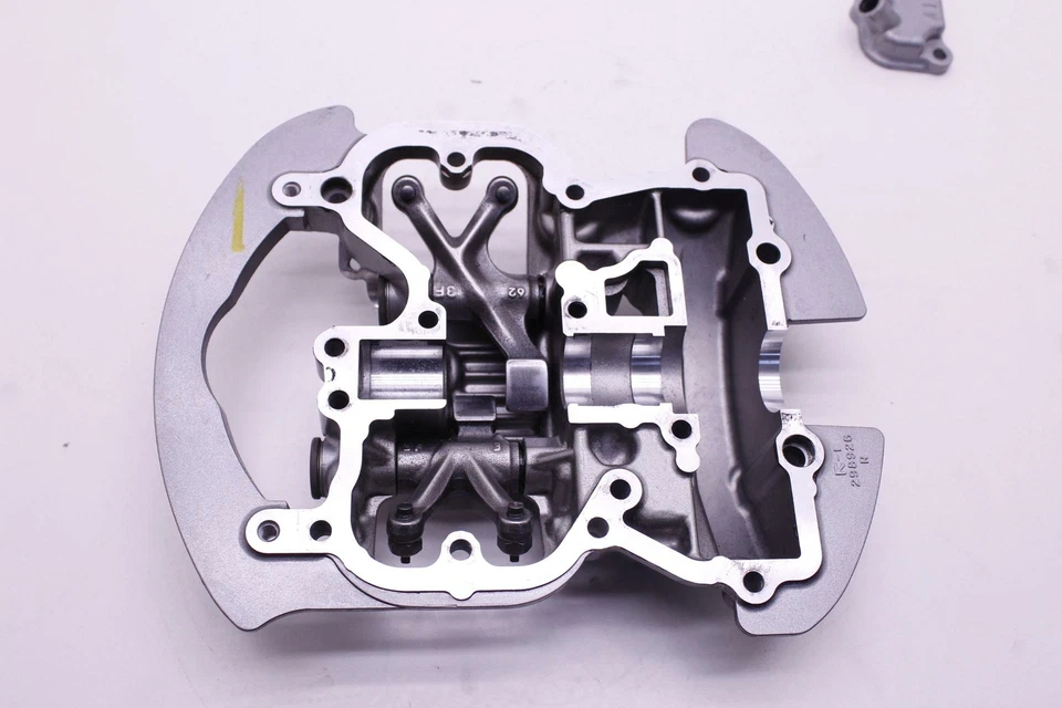 11 SUZUKI BOULEVARD C50T REAR END CYLINDER HEAD COVER 11103-39G60 R10.BX10 Foto 3 de 4
