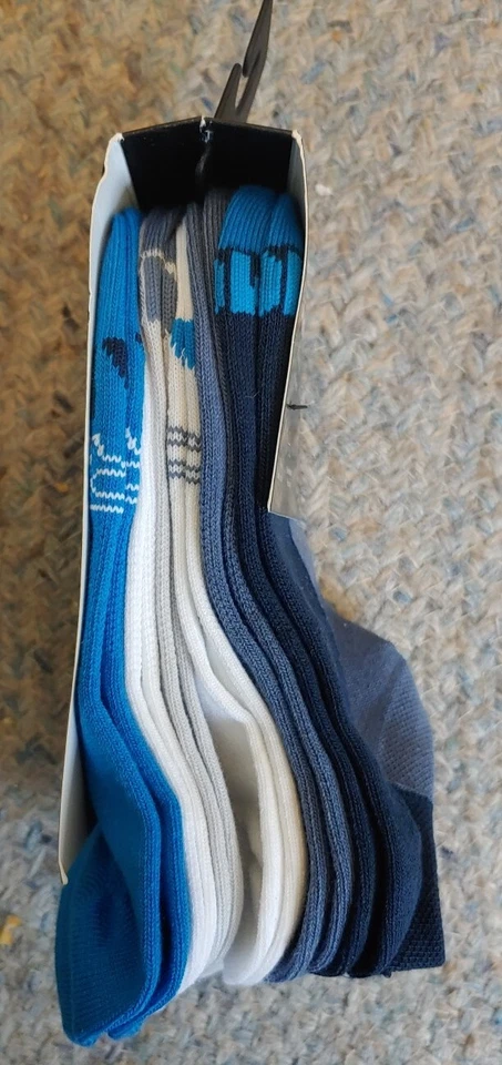 Under Armour Essential LiteYouth Lightweight No-show Socks. Sz 3.5 -4Y. NWT.C7T2 - Image 2 of 3