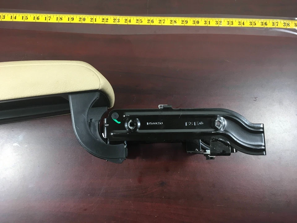 BMW X3 2014-2018 reposabrazos compartimento de almacenamiento consola central 10500650 OEM. Foto 2 de 4