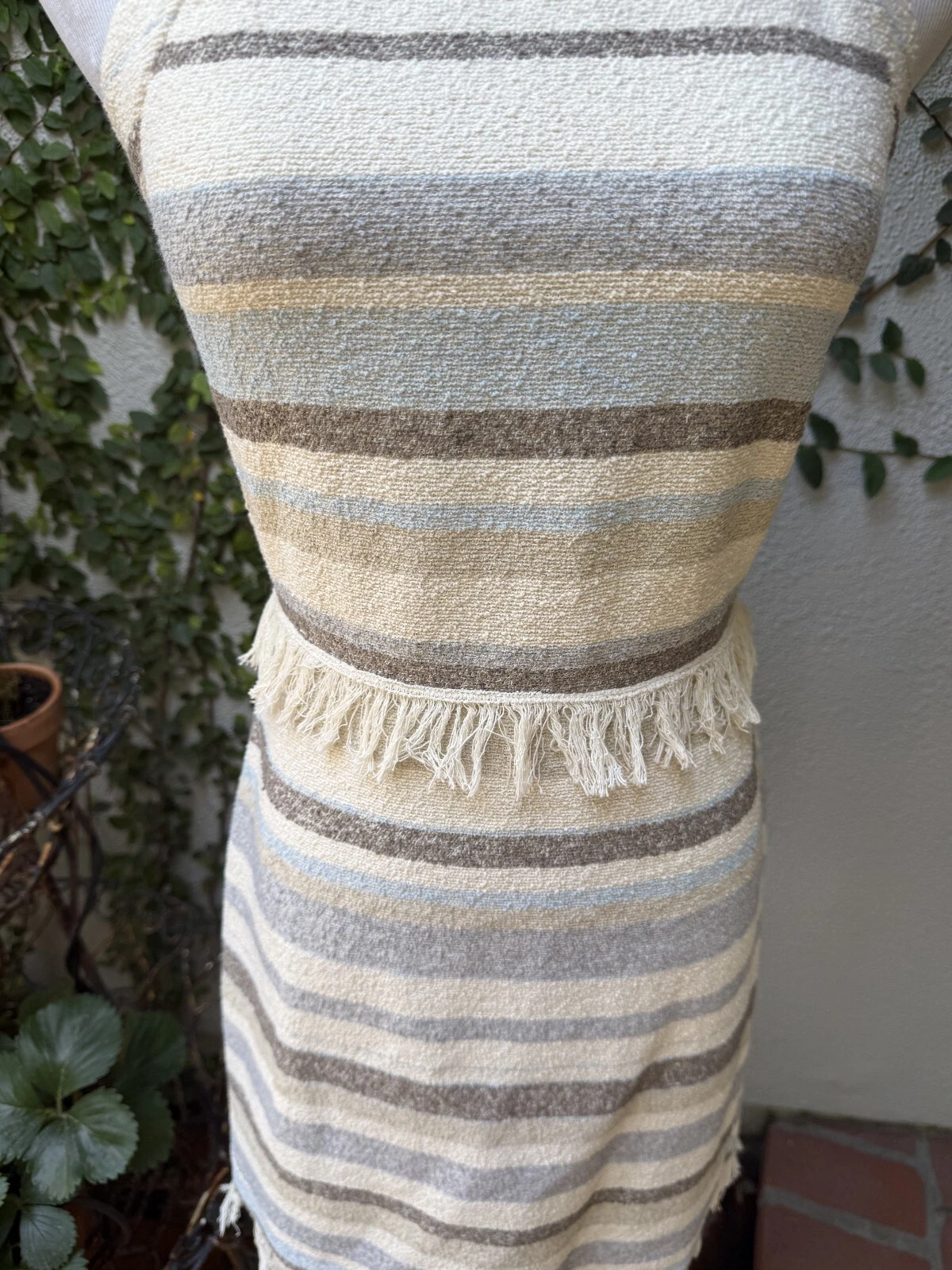 Abito Tory Burch senza maniche in tweed grigio panna a righe con frange ~ taglia 2