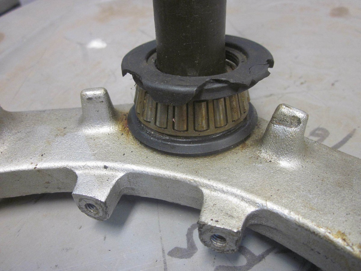 Kawasaki Triple Tree Steering Stem Under Fork Holder 1988