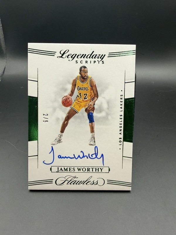 2019-20 Flawless James Worthy Legendary Scripts Emerald On-Card Auto 2/5 Lakers