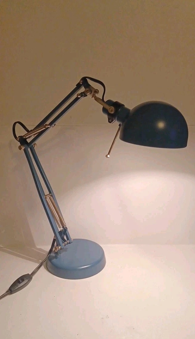 【廃盤・希少色】✨️IKEA VÄXJÖ ヴェクショー ブルー LED一体型 廃盤・希少色】✨️IKEA VÄXJÖ ヴェクショー ブルー LED一体型 【公式