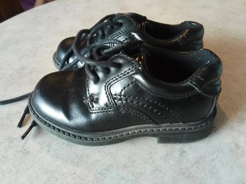 Sapatos sociais GEORGE infantil masculino preto tamanho 7 - Muito bom estado - Sem arranhões - Imagem 2 de 4