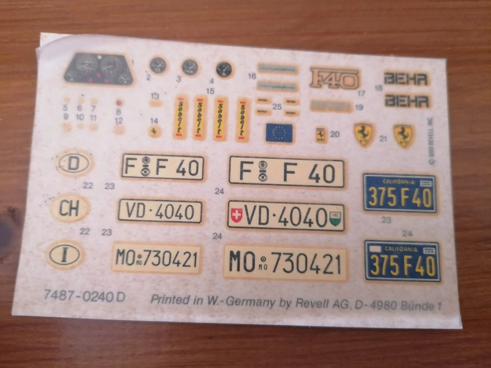Revell 1/16 Ferrari F-40 Kit Di Montaggio 7487 - Immagine 4 di 4