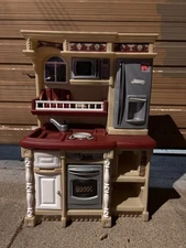 Step2 Cozy Kitchen For Kids With 21 Accessory Set
