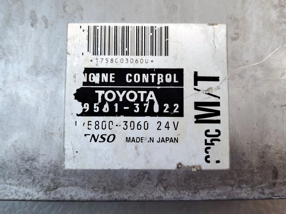 HINO DUTRO XZU412M S05C M/T ENGINE CONTROL UNIT ECU 89561 37022 - Image 2 of 4