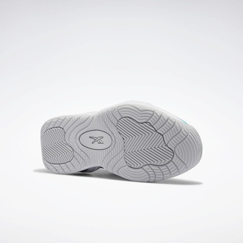 Reebok Men’s Solution Mid Basketball Shoes McHat