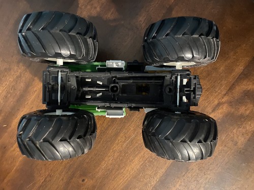 HOT WHEELS Monster Trucks 1:24 OVERSIZED *WILL TRASH IT ALL* Green Garbage Truck - Picture 7 of 8