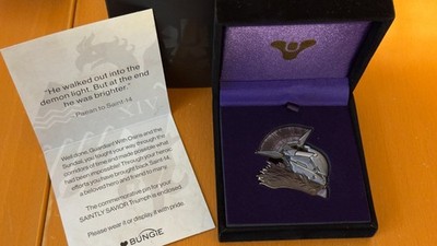 BUNGIE REWARDS DESTINY 2 TRIUMPH SEAL / PIN - SAINTLY SAVIOR