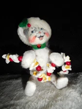 Annalee Christmas Cat Holding String of Popcorn - Gray Kitty Doll