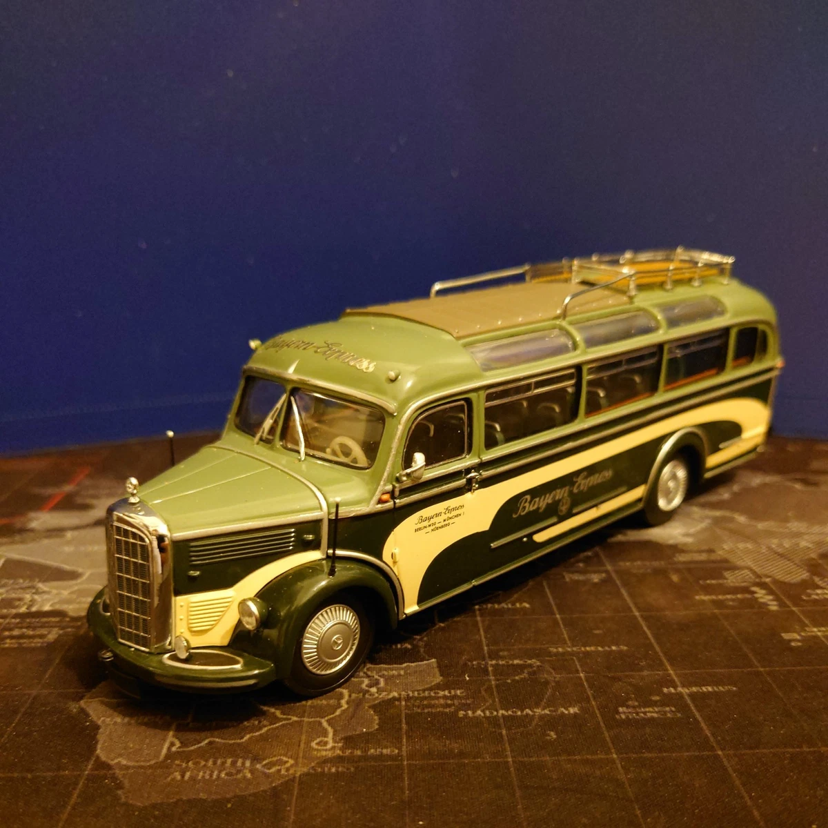 MINICHAMPS Mercedes-Benz Bus Contemporary Manufacture Diecast Cars