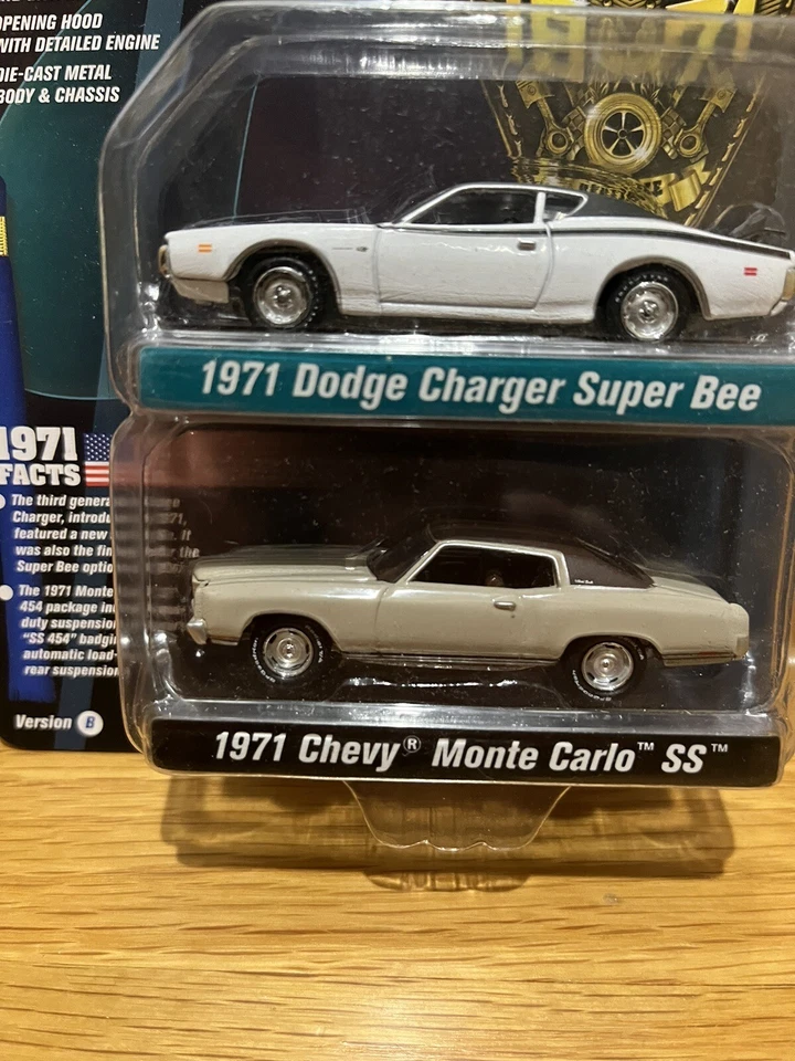1/64 JOHNNY LIGHTNING CLASS OF 1971 DODGE CHARGER & CHEVROLET MONTE CARLO CREAM - Image 4 of 4