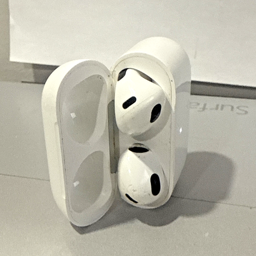 Apple AirPods with MagSafe Charging Case - 3rd Gen - 第 3/11 張圖片