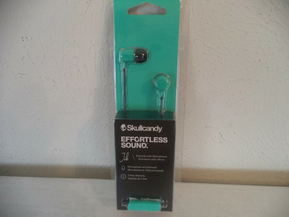 Green/ Black Skullcandy Earbud with Microphone. - Image 3 of 4