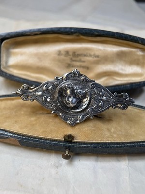 Brosche Silber Historismus Cherub Putto Engel antiker Schmuck Victorian