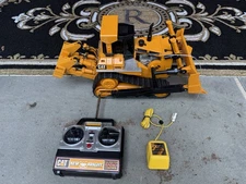 Vintage New Bright CAT D10N Bulldozer Wireless Working w/ Remote Battery & Chrgr