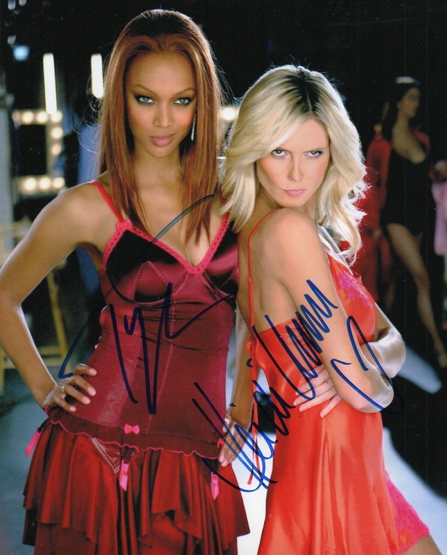 Autograph Heidi Klum & Tyra Banks 8 x 10 Photo Signed with COA