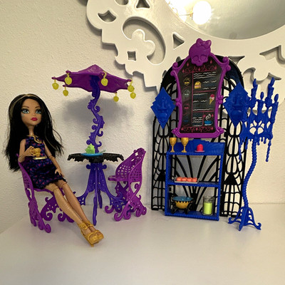 Monster High Scream & Sugar Cafe Playset w/ Cleo De Nile - Incomplete Accesories