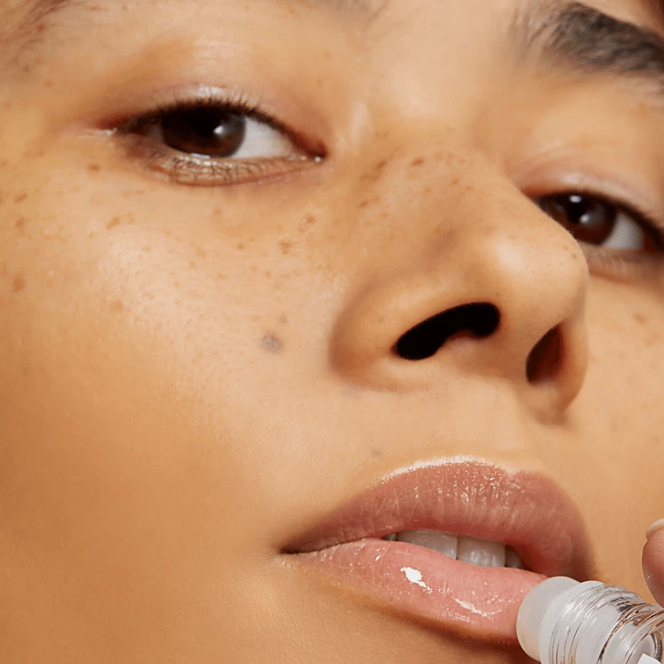 Paquete de 2 brillantes labiales con infusión de flores enrollables en flor - flor de cerezo 0,2 oz Foto 4 de 4