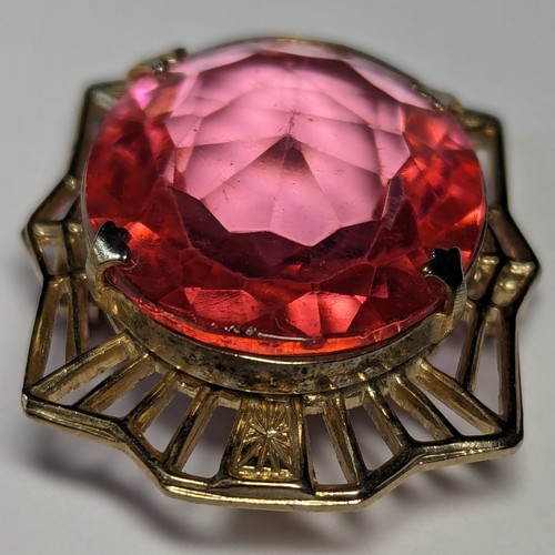 Vintage Oval Faceted Pink Glass In Openwork Gold Tone Setting Brooch Pin - Picture 7 of 19