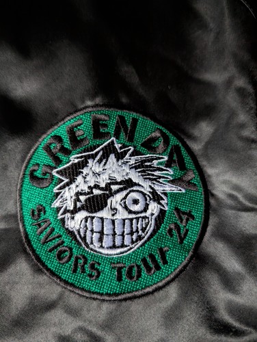 New Official 2024 Green Day Saviors Tour SZ L Black Satin Bomber Jacket Punk - Picture 2 of 9