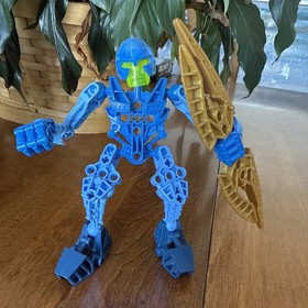 LEGO Bionicle Agori Berix Set 8975 with Instruction Sheet And Box