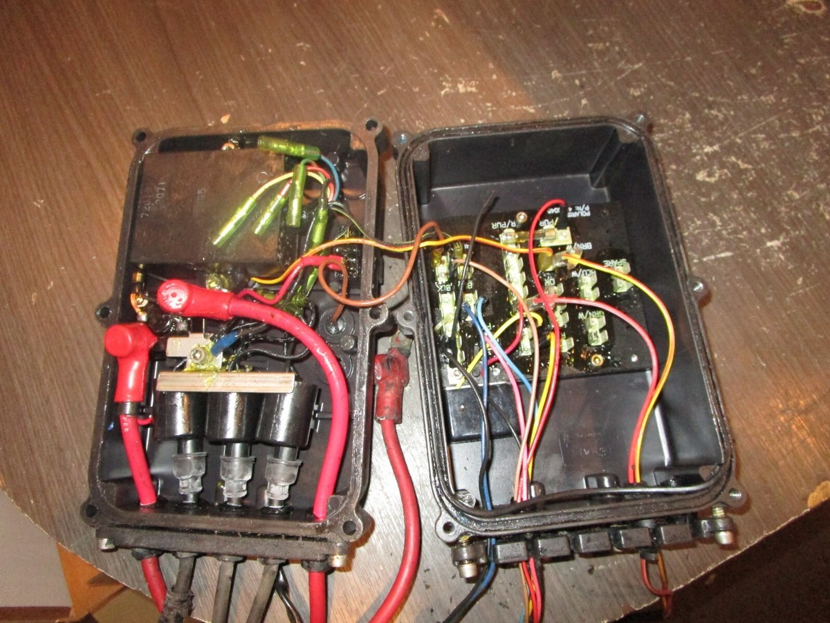 95 POLARIS SLT 750 ELECTRICAL BOX W/ CDI, IGNITION COILS