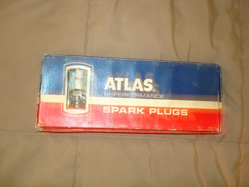 Antique Atlas Spark Plugs NOS Complete Box Nice Ones!! - 第 1/3 張圖片