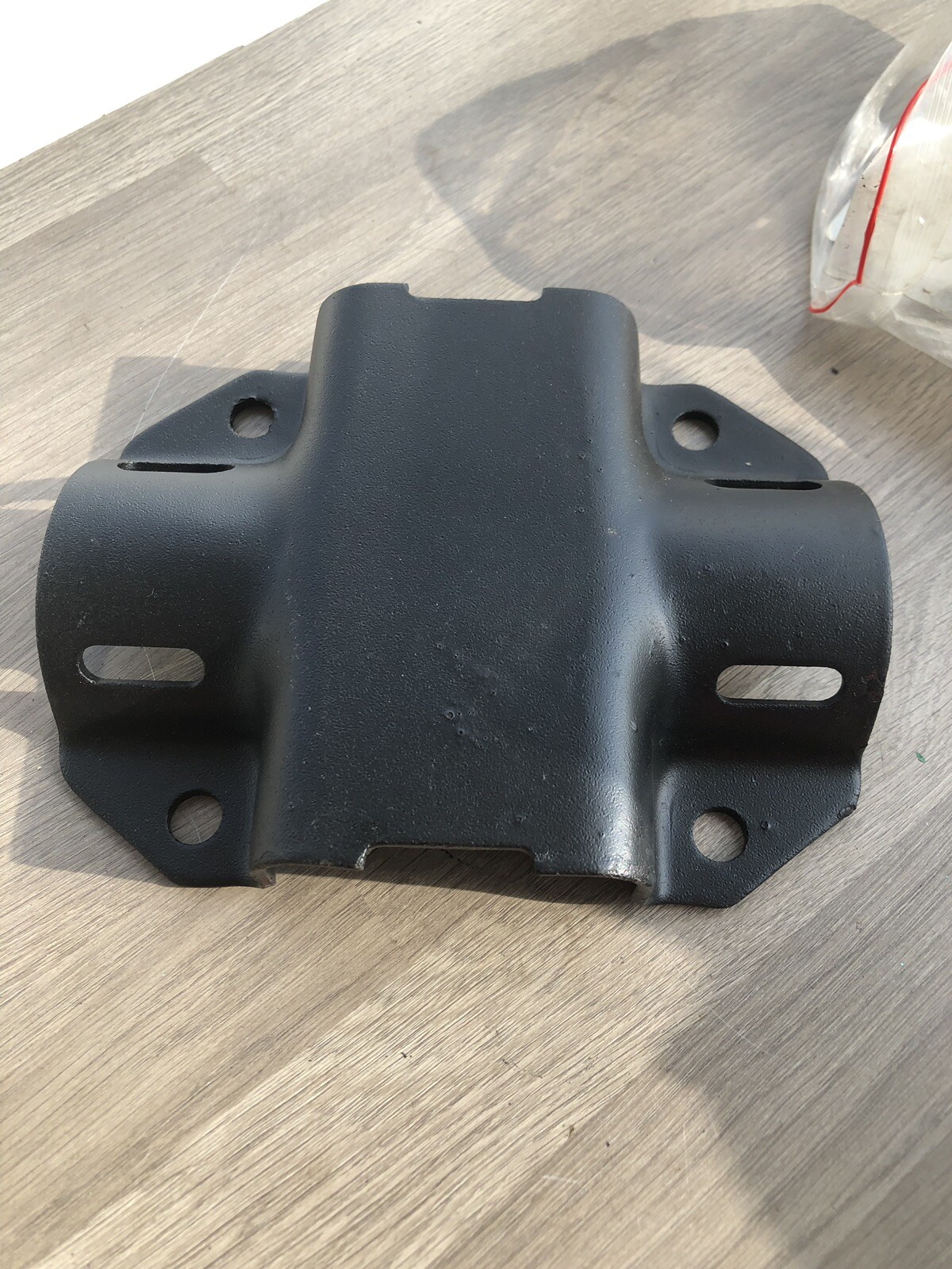 ATLAS COPCO AIR COMPRESSOR CLAMP DRAWBAR TO AXLE ON UNDERCARRIAGE