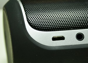 jbl flip 2 charging port