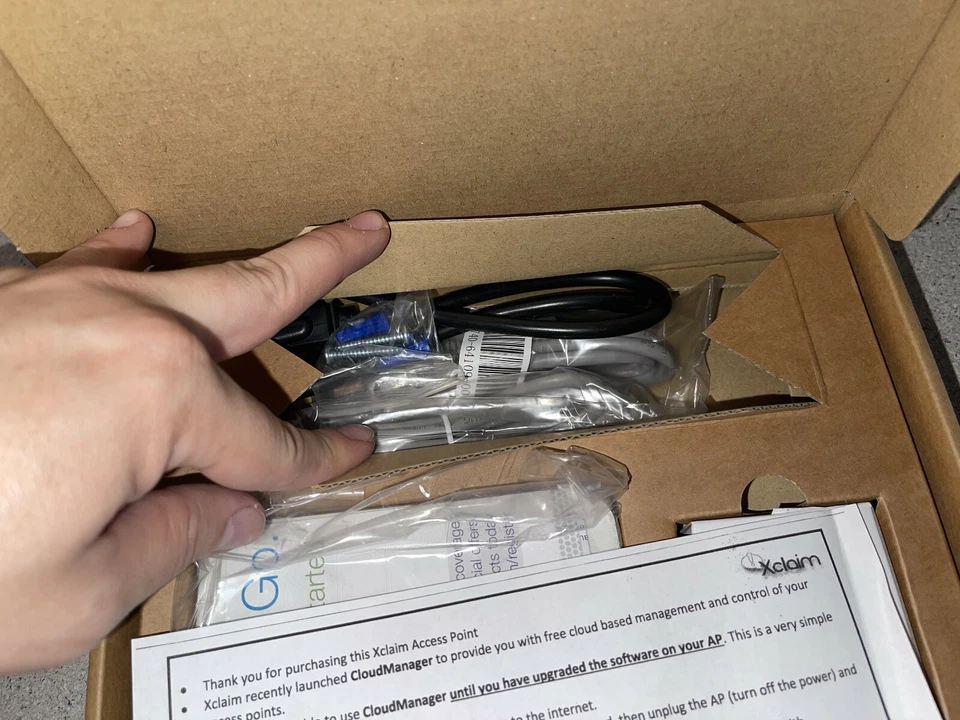 New Xclaim Xi-2 Dual-Band 802.11 Indoor Access Point. NEW - Image 3 of 3