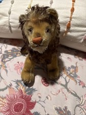 Vtg 1960s Steiff Leo Sitting Lion 8.5  Mohair Plush w/Ear Tag And Button. EUC 