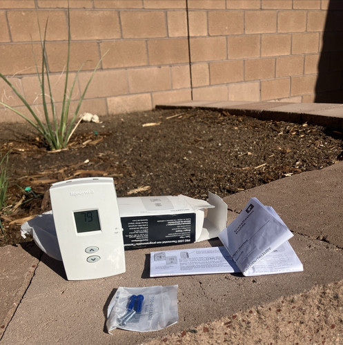 Honeywell Pro 1000 Thermostat TH1100DV1000 White Heat Only Works 