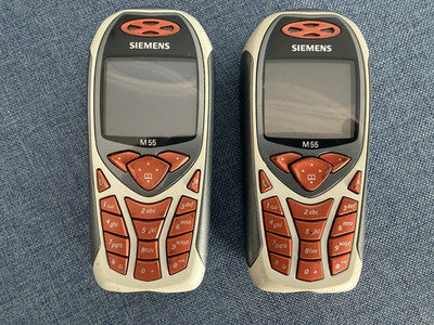 2 Siemens M55 Kult-Handys (2002) + Original-Ladekabel, ohne Akkus   Vintage