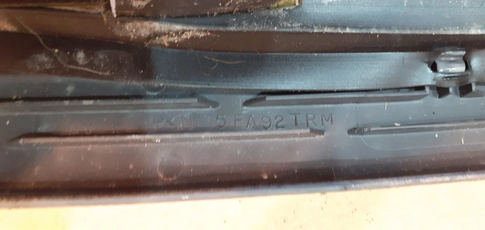 Jeep Cherokee  WG/WJ Leiste Laderaum Ladekante Kunststoffleiste 5FA92TRM 🚛😉 - Bild 2 von 4