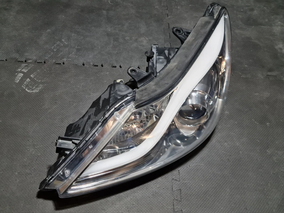 2012-2014 Hyundai Genesis LEFT Halogen Headlight with (voltage stabilizer) Foto 4 de 4