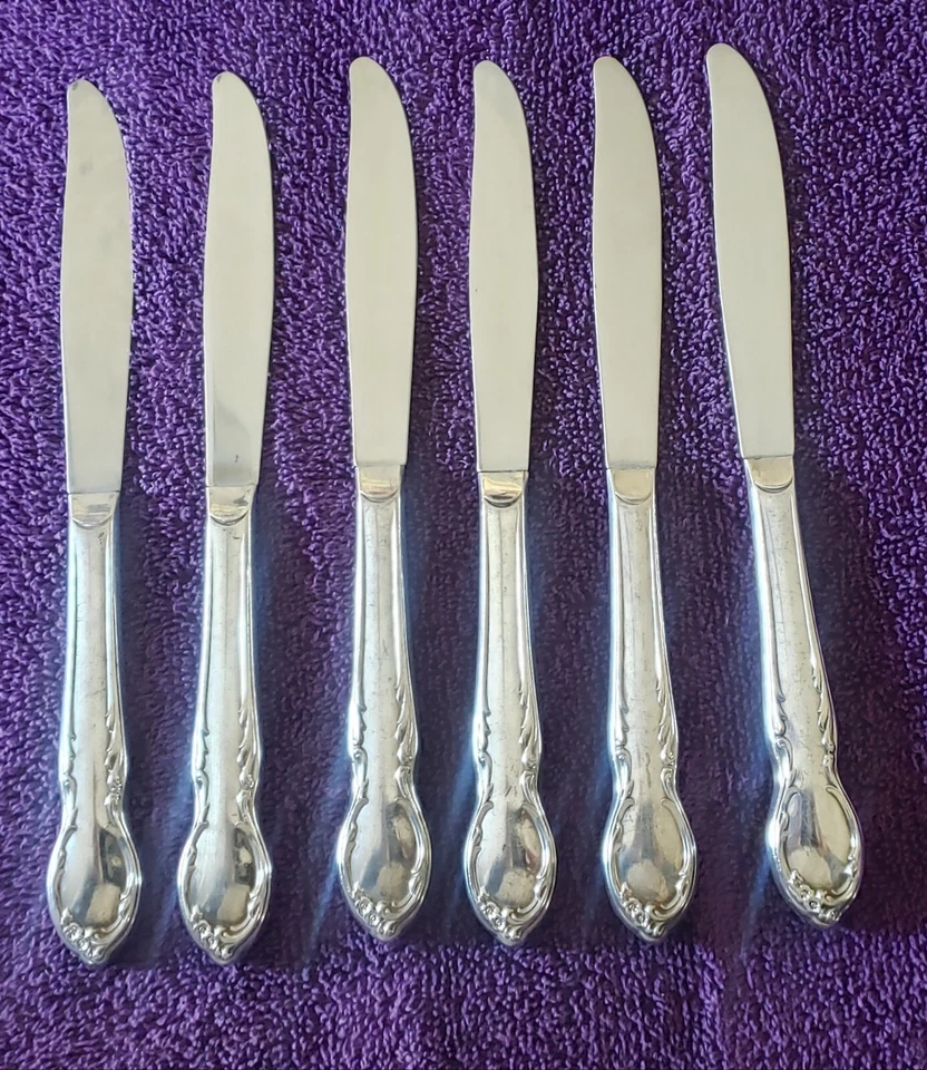 Juego de 6 cuchillos de cena plateados WM Rogers estilo victoriano "Royal Manor" de colección Foto 2 de 3