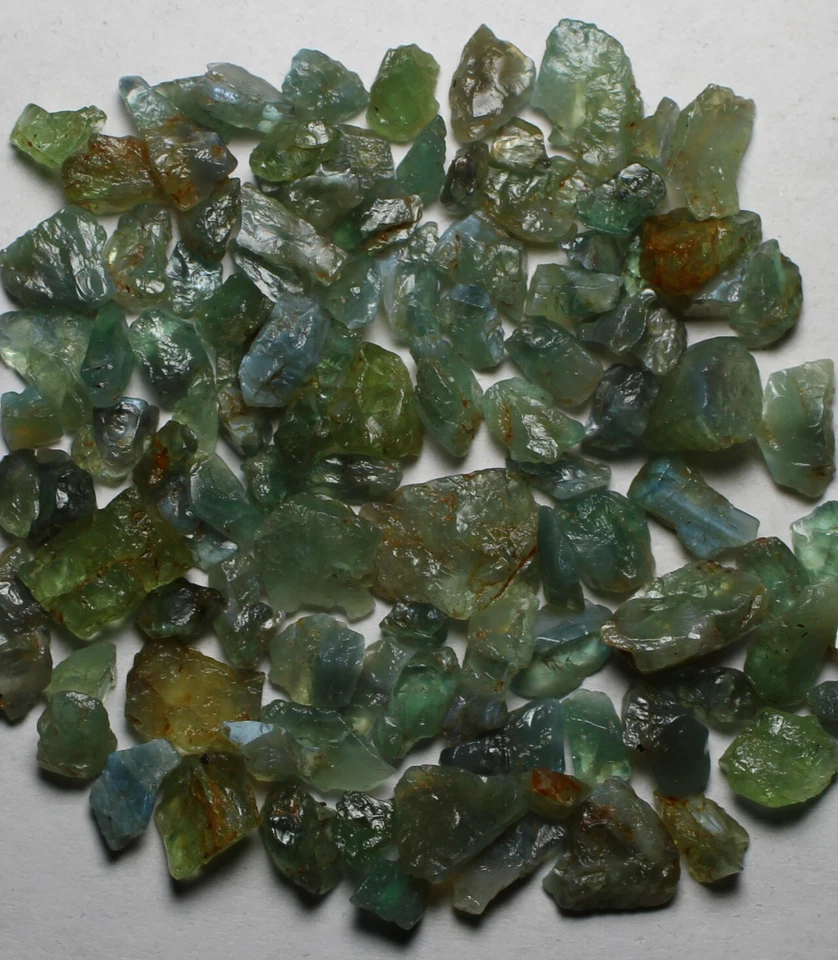 Crisoberilo Ojo de Gato Áspero, Buen Brillo Color Crisoberilo Cristal Crudo 105 Cts Foto 2 de 3