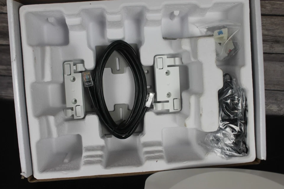 Pakedge WAP 802.11AC 2X2 Dual WK-1 Wireless AP W/BAKPAK Lite (White) -Brand New - Image 4 of 4